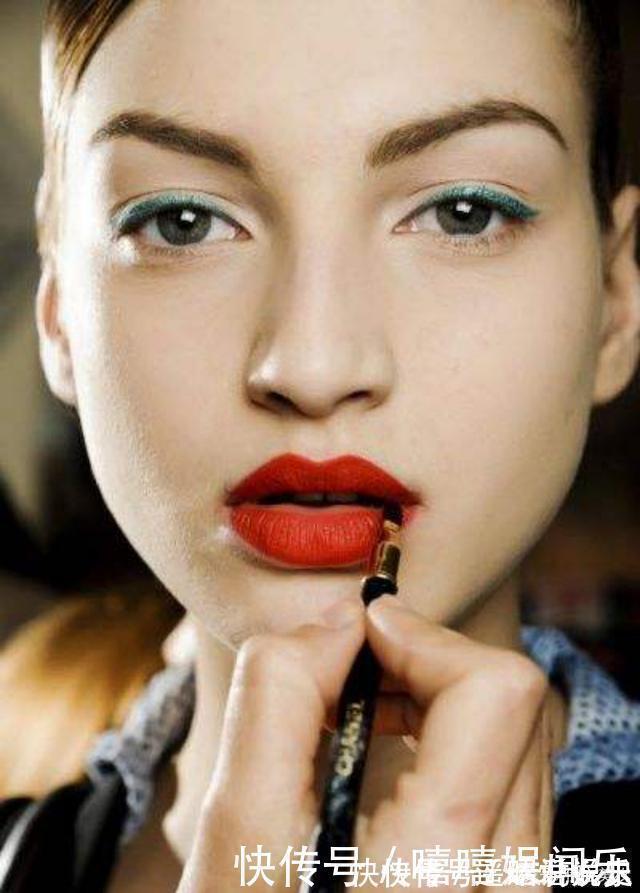唇膜 “长期涂口红”和“不涂口红”嘴唇,有3大区别,看完还化妆吗