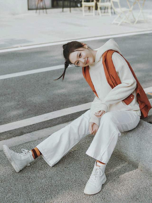 卫衣 卫衣下装别配裙子,太土气了,今年流行这6种搭配,时髦又洋气