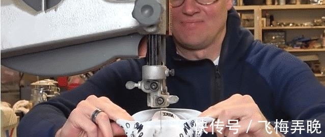 鞋底 耐克鞋为何贵得理直气壮?英国佬切开鞋底后,眼前一亮极度舒适!