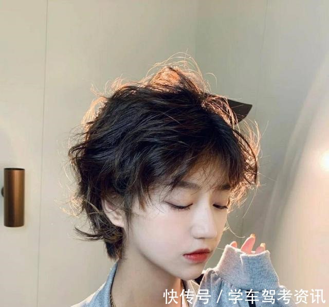 大波浪 初冬超火的几款发型,初恋发秒变邻家妹妹,一举击中直男的心!