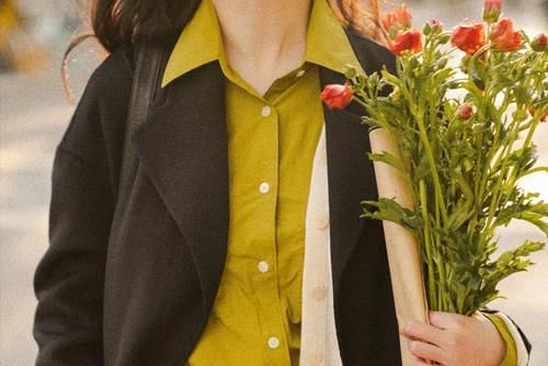 真服了三木！立春发布新穿搭美成风景，优雅又简单，照着穿就行