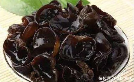 本草纲目|羡慕别人皮肤好,不妨吃以下食物,肌肤红润,容光焕发,更健康