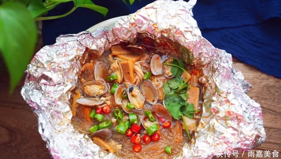 不愧是逛夜市必点小吃,香辣爽口,鲜美十足,好吃到舔壳!