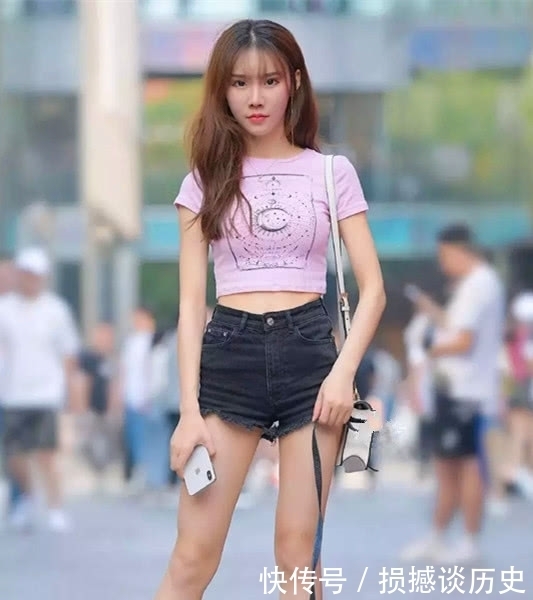 白皙|街拍成熟气质的美女,肌肤白皙容颜娇美