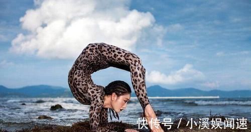 柔术|柔术美女展示高柔韧身躯，这身体的柔韧性，连缩骨功也行吧