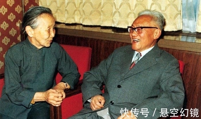 林徽因!林徽因怼她,张爱玲讽刺她,鲁迅瞧不起她,冰心到底怎么了?