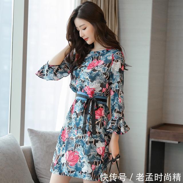 雪纺|简约的碎花连衣裙,让你无时无刻都走在时装秀的舞台上