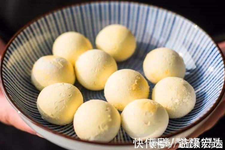 香甜可口|大年初一吃汤圆,皮薄馅大吃着还流沙,咬一口很满足,比饺子还香