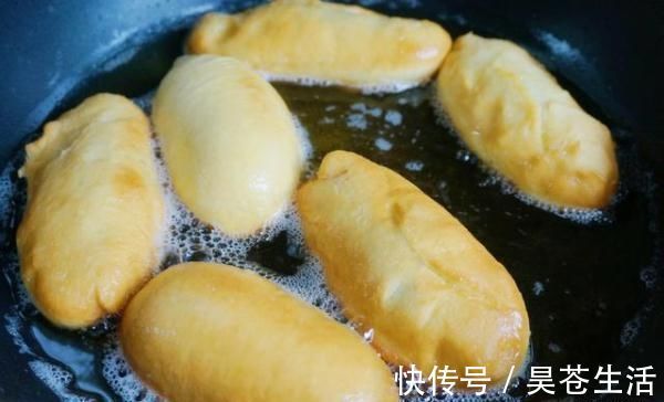 面粉别再蒸馒头了，不用一滴水，不用烤箱，在家做松软早餐面包