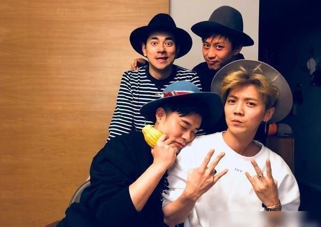 邓超 继《奔跑吧》后,邓超、鹿晗、陈赫再次合体,打造全新综艺节目