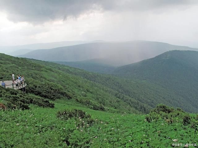 南歌子|登山诗词19首:山深自有云归处，化净心尘正好看