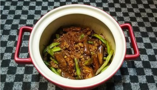 茄子|茄子配豆角，简单一锅出，咸香下饭，软嫩入味，三天就得做一次