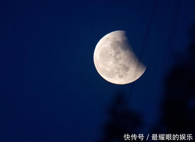 新华社记者 新华全媒+|“超级红月亮”
