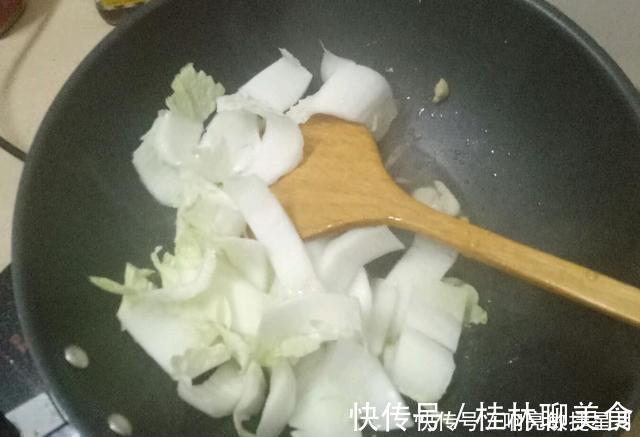 炒白菜,千万不要直接下锅炒,多加2步,白菜脆嫩入味不出水