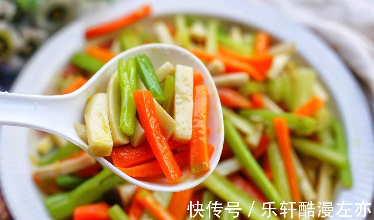 鲜美|3种素菜搭配在一起炒,鲜美又营养,味道清新爽口,给肉都不换