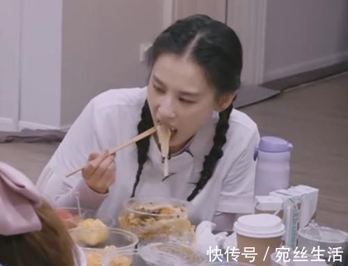 吳昕|張雨綺黃圣依帶頭搞特殊，節(jié)目組單獨準(zhǔn)備飯菜吳昕卻一口不敢嘗