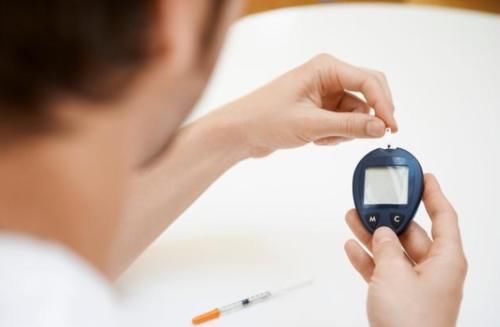 胰岛功能|47岁男子血糖从16.5降到5.5,医生:2种食物对胰岛好,可多吃