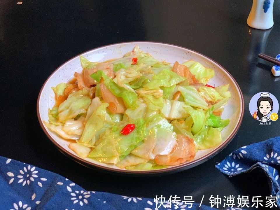调味汁|炒包菜时,别直接下锅炒,掌握1个诀窍,包菜又香又脆不出水!