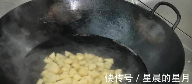 叶子|土豆用这种方法做,外酥里软,美味可口,既可以是菜也可以当零食!
