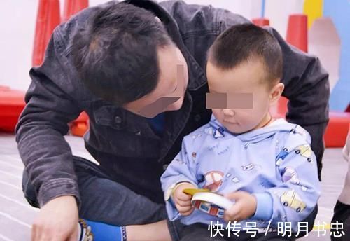 父母|宝宝到底该跟谁?跟老人和跟父母,性格差别其实并不大