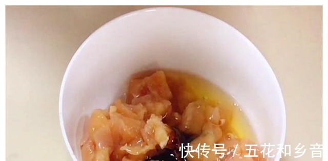宫保鸡丁|宫保鸡丁这样做才正确,大厨讲解详细,一学就会,鸡肉嫩滑可口!