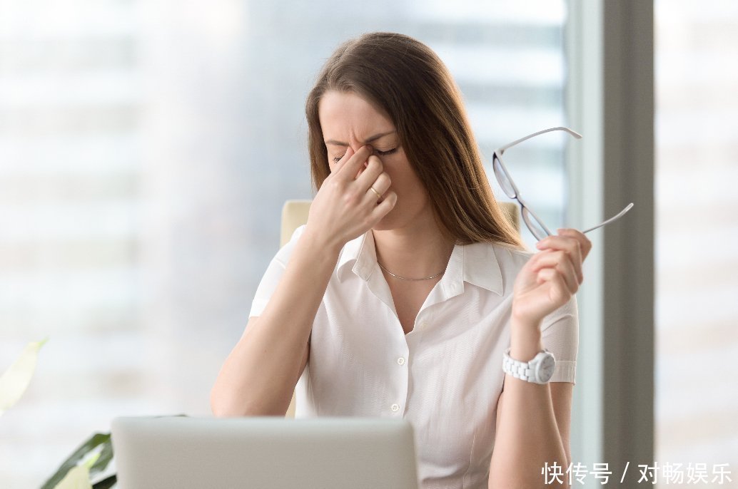 近视手术|如果看远看近都不清,那么这种情况比近视还麻烦!戴眼镜的大人小孩可能都有!