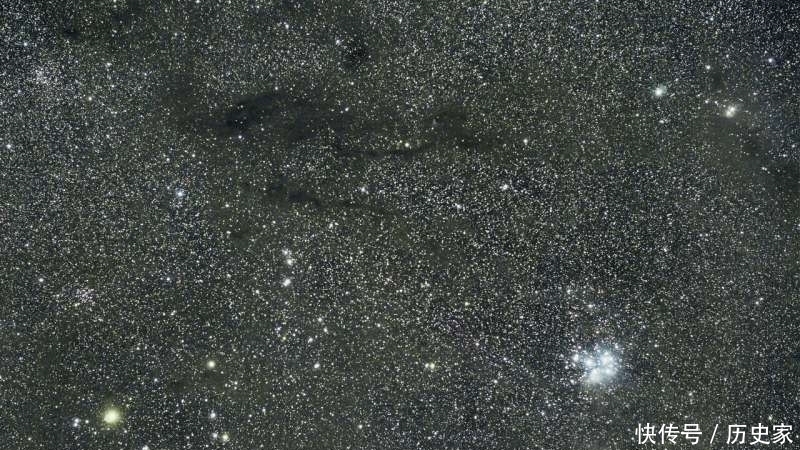 科学家在太空中发现:复杂的碳基分子