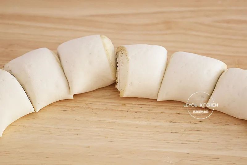 1斤面粉做6个烧饼,不油不腻,平底锅就能做,刚好全家人的早餐