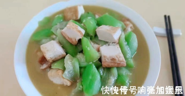 豆腐和它是绝配,切块一煎再一炖,软嫩鲜美好消化,天天吃都不腻!