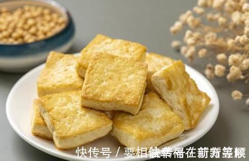 生姜片|煎豆腐，切忌直接下油锅，下锅前多做一步，豆腐不碎不粘锅