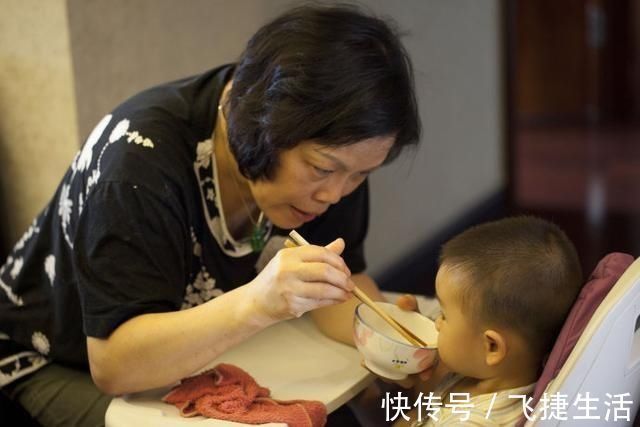 流食|2岁孩子肠胃负担过重，儿科医生：和孩子长期吃的这两种饭有关