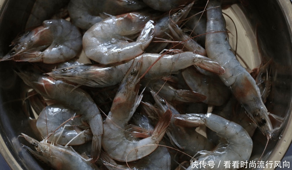 买虾时,遇到这3种,白送也别买,没营养!为了健康,不能贪便宜