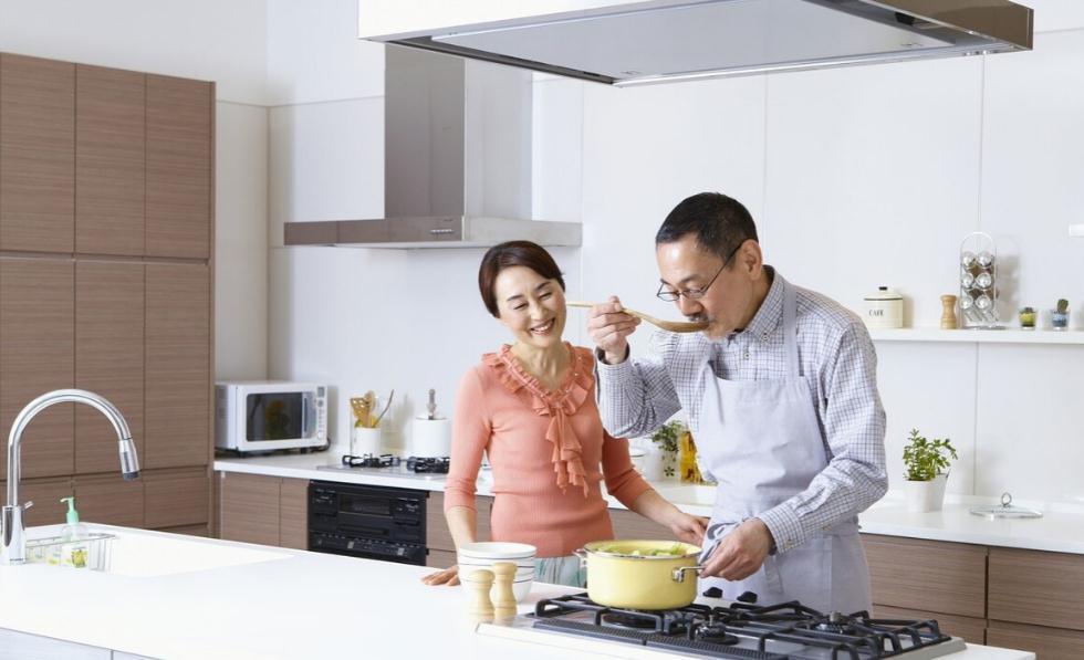 做饭|“男孩做家务长大了被老婆欺负”,有这种思想的父母趁早改变