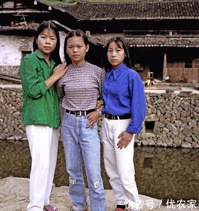 一线城市 50年代到2010年代流行服的演变,你还记得小时候穿过的款式