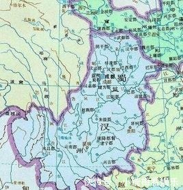 人认为|刘备称王，马超拜左将军，张飞拜右将军，那么究竟谁的官职大？