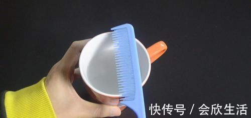 梳子脏了难清洗 只需用它泡一泡, 梳子立马洁净如新, 赶紧去试试