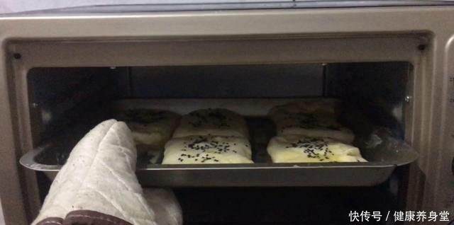 想吃椒盐油酥烧饼的不用买了,完整的做法,外酥里软,非常好吃!