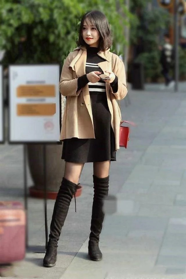 身材高挑|扎着高马尾的小姐姐,身穿套装,显示出一种十分帅酷的感觉