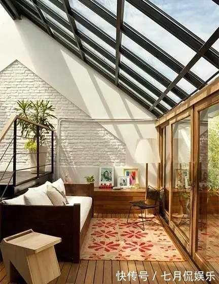 地板|阳台铺瓷砖早已不吃香了，这4种地面装修不要太惊艳！