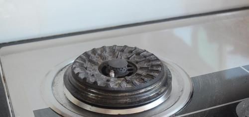 煤气灶台|厨房灶台怎么洗干净?教你不用一滴水,轻松去除灶台油污,真管用