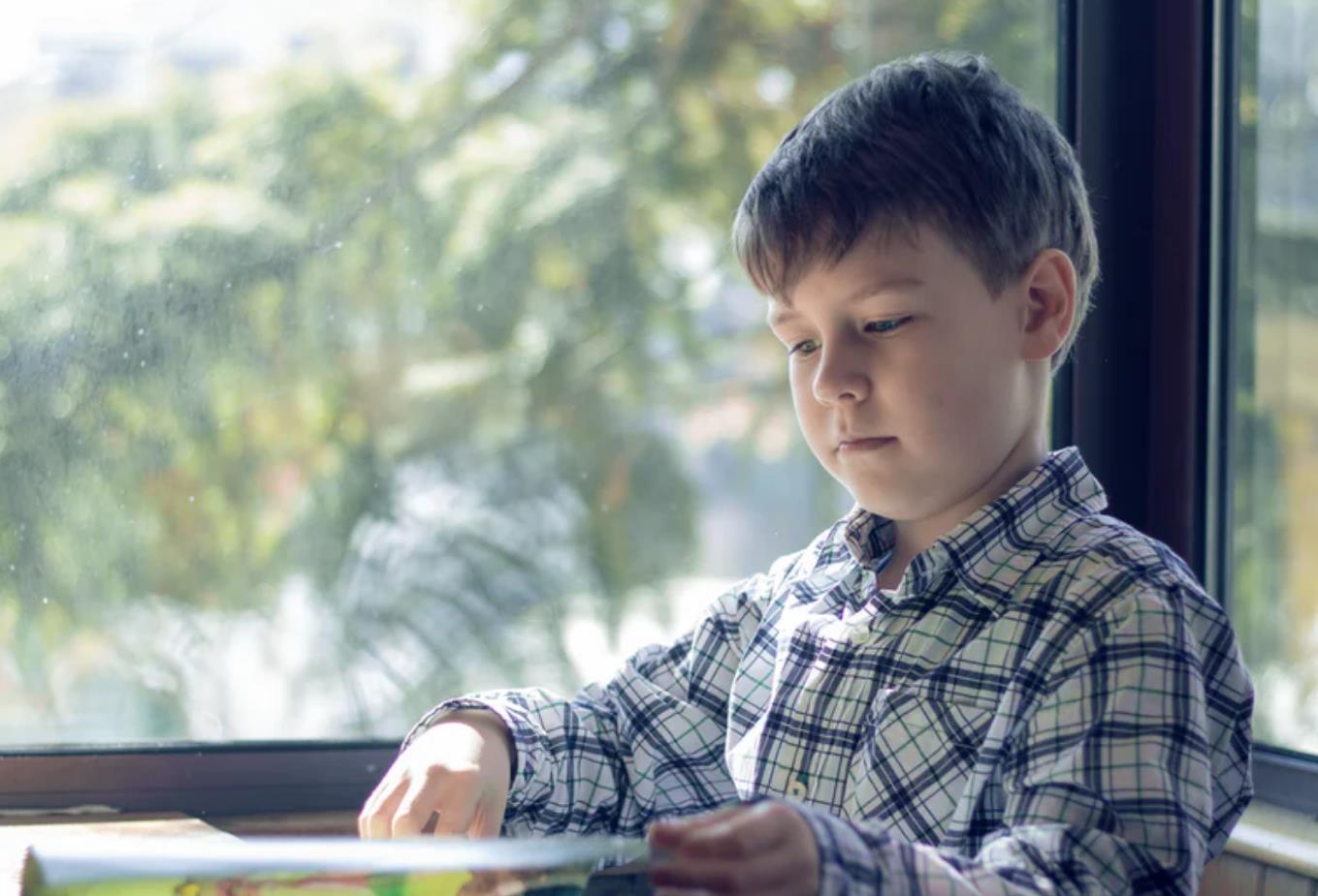 小游戏|孩子经常走神怎么办?TED学者告诉你,影响注意力的2个重要因素