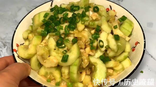 饭店48元的凉拌黄瓜,原来多加了这2步,学会做给家人吃,太香了
