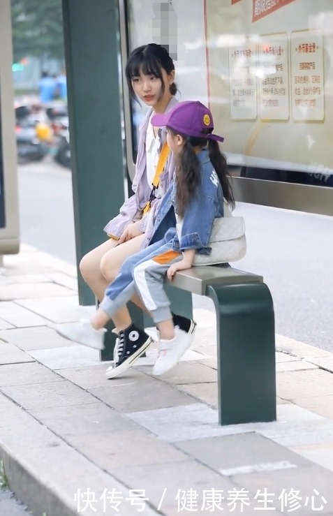 时尚|大美女和小美女,你们在聊什么