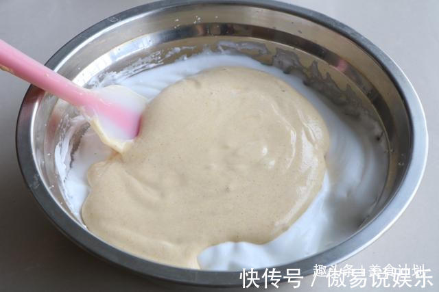 小米里加3个鸡蛋,不用烤不用煎,健脾养胃,我家隔三差五做一锅