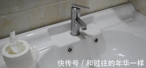 卫生间|塑料打包盒不要扔, 放在卫生间里有大用处, 能帮家里省下不少钱