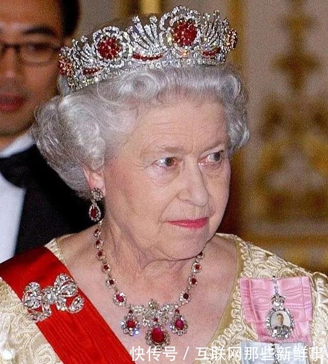 最爱 那么重的耳环为什么却成为了王室女性的最爱!