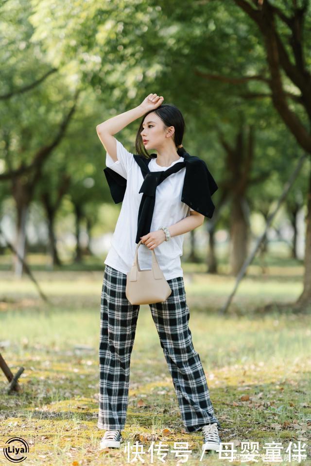 今秋薄外套里穿什么这件内搭洋气炸了!