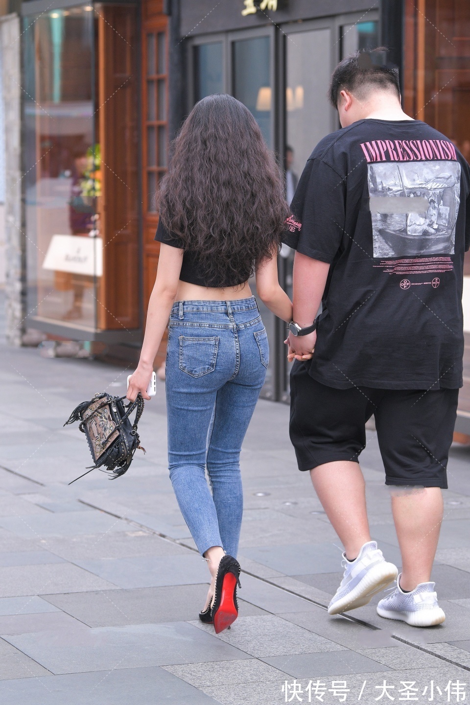 甜酷风|美女街拍:玲珑精美的穿搭,仙气满满,增加一丝少女感,谁做她男朋友要珍惜