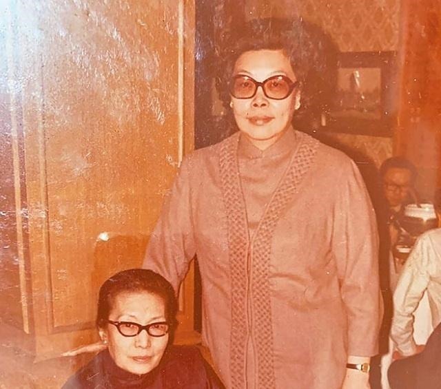 父亲是“中国黑帮老大”,母亲是知名京剧演员,今去世才被人熟知