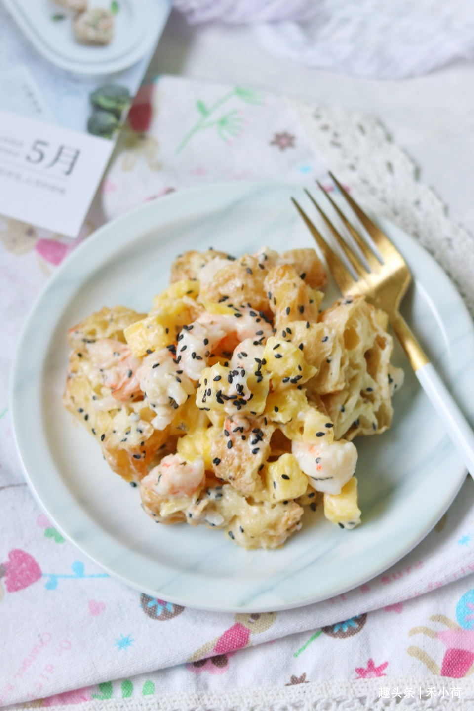早餐剩根油条，晚餐花上几分钟用它做菜，网友看着有食欲